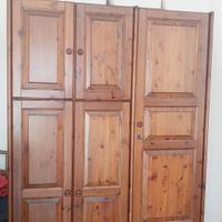 Armadio in legno massello