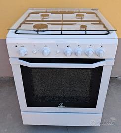 Cucina INDESIT 4 FUOCHI possibilità di trasporto 