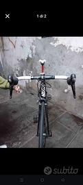Bici da corsa professionale  in carbonio 
