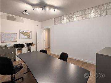 Stanze professionali uso ufficio in attico