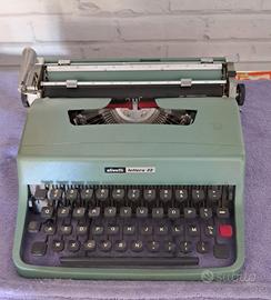 Macchina da scrivere Olivetti Lettera 32 vintage