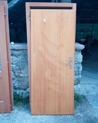 Porta interna 82x200 legno con maniglia