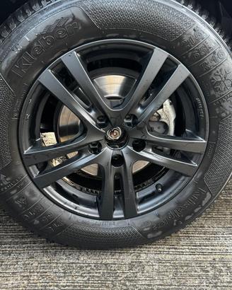 Gomme invernali 215 65 R16 e cerchi in lega