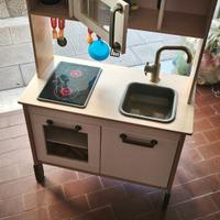 Cucina ikea per bambini.