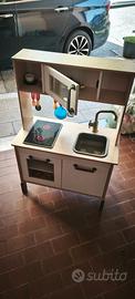Cucina ikea per bambini.