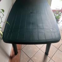 Tavolo da giardino in plastica verde