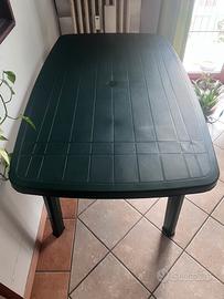 Tavolo da giardino in plastica verde