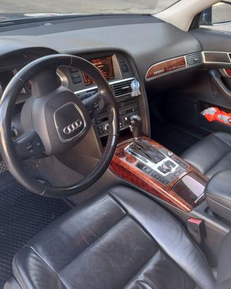 Audi A6 quattro Avant con gancio traino scomparsa