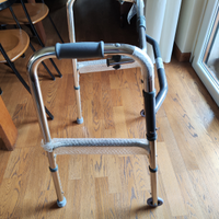 Deambulatore pieghevole due ruote