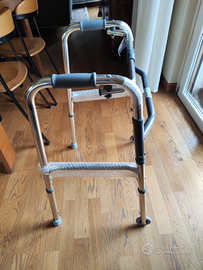 Deambulatore pieghevole due ruote