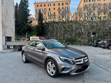 MERCEDES BENZ GLA 200D PREMIUM