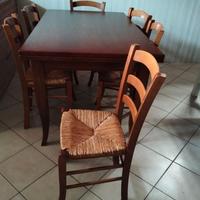 Tavolo cucina  con sedie