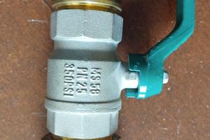 Presa a mare con valvola a sfera e portagomma