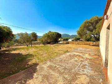 Rustico con terreno nei pressi di Porto Rotondo