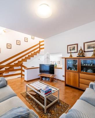 VILLA A SCHIERA A QUATTRO CASTELLA