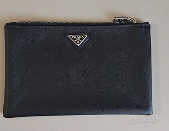 Pochette Prada in pelle Saffiano Nera - Originale