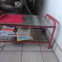 tavolino rosso e vetro