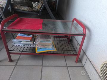 tavolino rosso e vetro