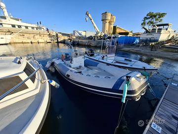 gommone 5,6m motore yamaha 40cv buon usato