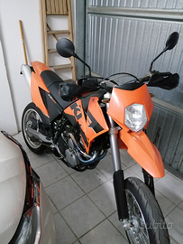 KTM 640 LC4 SM - Valuto permuta con Integra o XADV