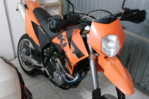KTM 640 LC4 SM - Valuto permuta con Integra o XADV