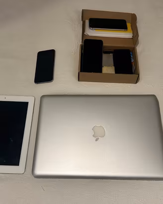 Lotto Apple MacBook Pro + iPad + 3 iPhone  + iPod