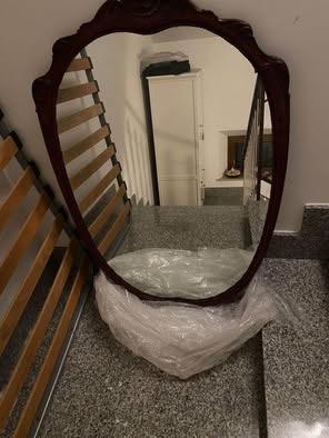 Specchio con cornice in noce