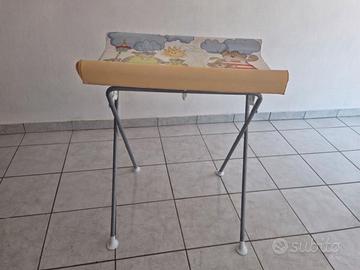Fasciatoio  pieghevole con vaschetta per Bagnetto.