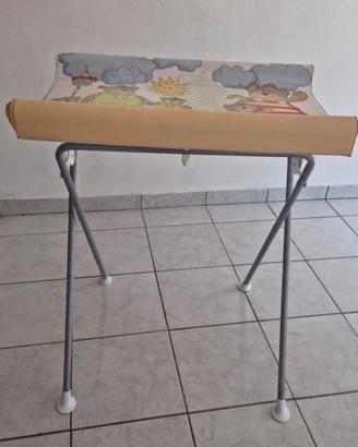 Fasciatoio  pieghevole con vaschetta per Bagnetto.
