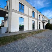 PE 143 Locale commerciale con magazzino