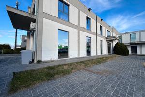 PE 143 Locale commerciale con magazzino