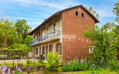CHIVASSO CASA LIBERA SU 4 LATI CON TERRENO E TRAV