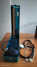 Sfigmomanometro con stetoscopio