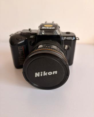 Nikon F401 s con obiettivo