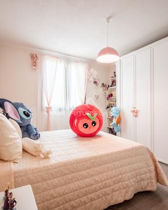 Camera da letto moderna completa, pronta all’uso!