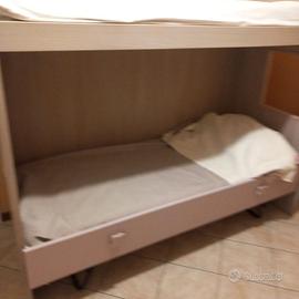 LETTO A CASTELLO DUE LETTI UNO SOPRA UNO SOTTO.