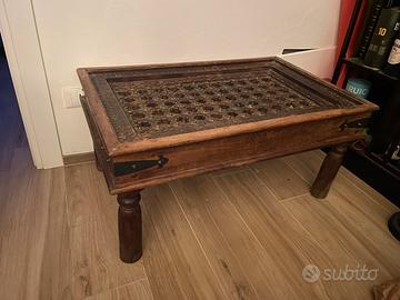 Tavolino in legno – antica finestra indiana