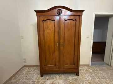 Armadio in vero legno massello