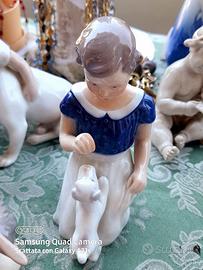 Oggettistica di finissima porcellana Copenaghen.