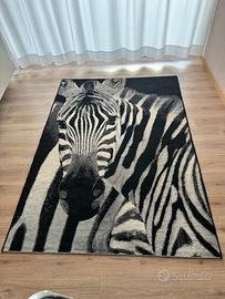 Tappeto moderno con fantasia zebra 158x225 cm
