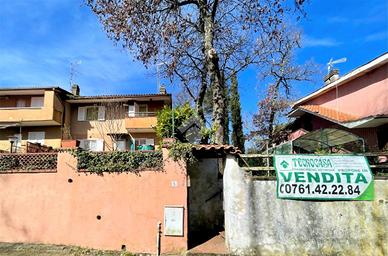 VILLA A SCHIERA A VALENTANO