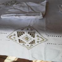 tovaglia in lino con tovaglioli 