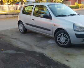 RENAULT Clio 2. Passaggio incluso nel prezzo