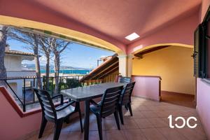 Appartamento al piano primo con vista mare