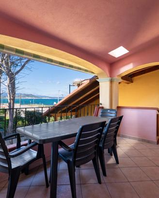 Appartamento al piano primo con vista mare