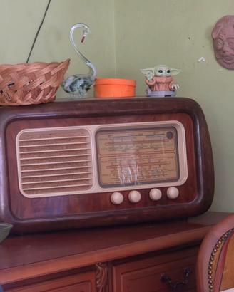 Radio d'epoca a valvole anni 50