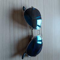 Occhiali da sole blu e argento