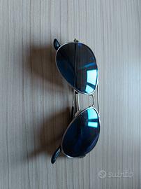 Occhiali da sole blu e argento