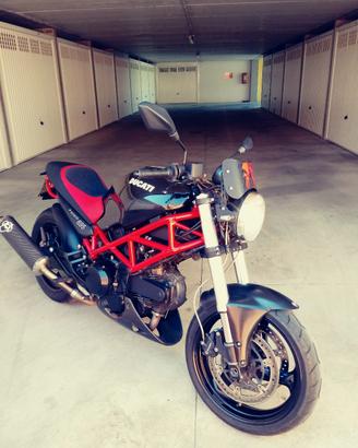 Ducati Monster 695