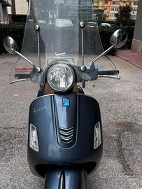 Vespa 300 gts